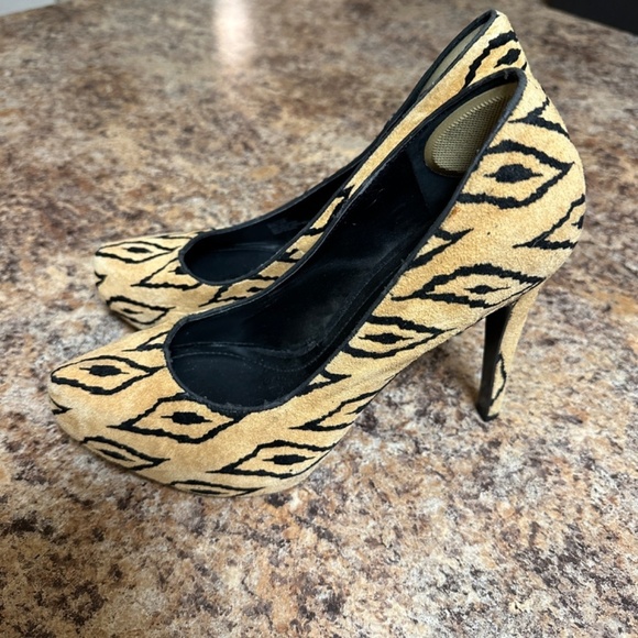 BCBGeneration Brown Y2K 2000s Patterned Parade Heels Women Size 8 - Picture 4 of 7